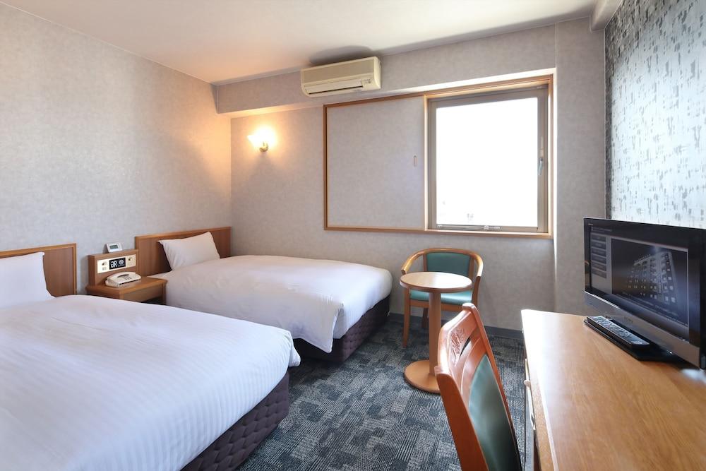 Rich Aso Airport Hotel 3*